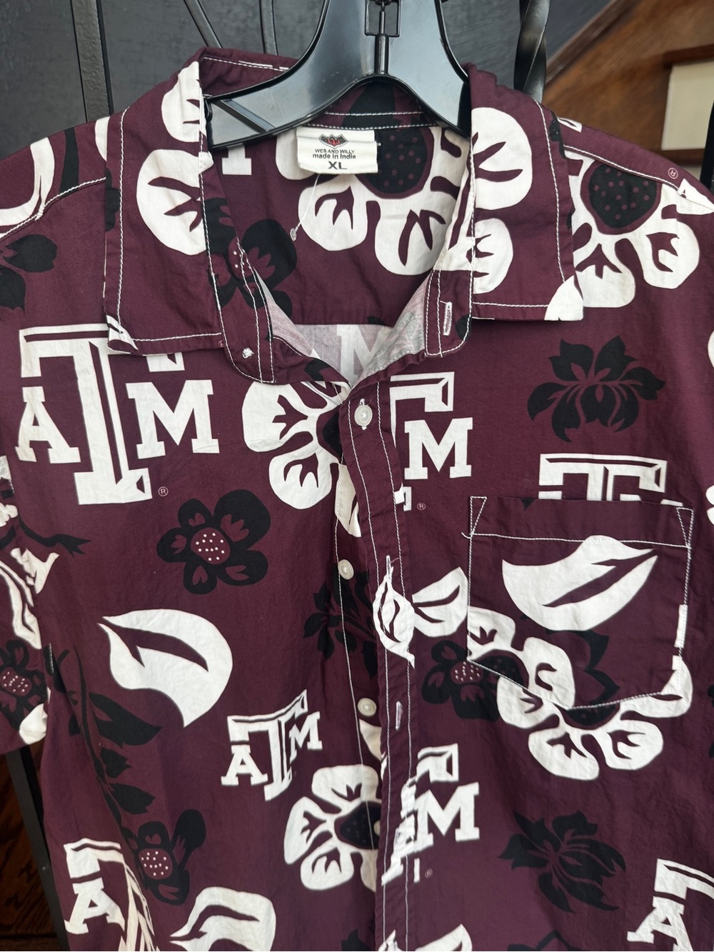 Large Texas A&M Maroon Floral Hawaiian Button-Up Shirt (like new/excellent cond)
